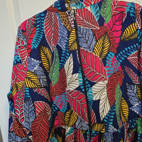 Leaf-Print Tie-Neck Blouse in Multicolor - Picture 8 of 9